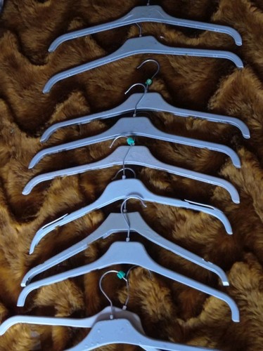 Cintres plastique gris - cintres,