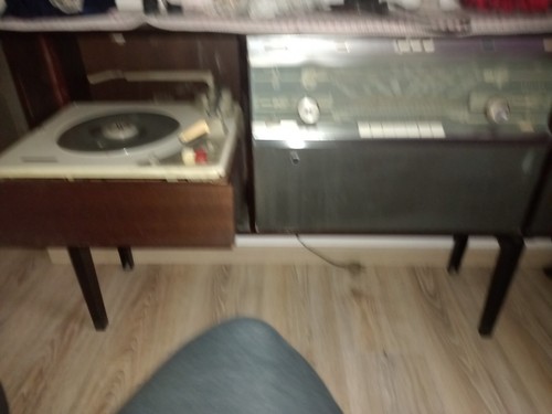 Meuble radio tourne - radio,