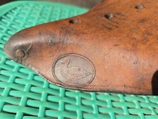 Ancienne selle de Vélo Enfant en cuir CANARD dessin old bike 