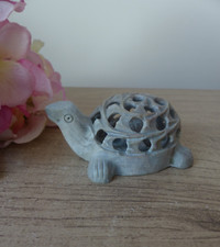 Tortue sculptée en pierre