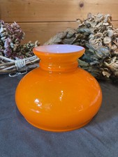 Petit globe en opaline de