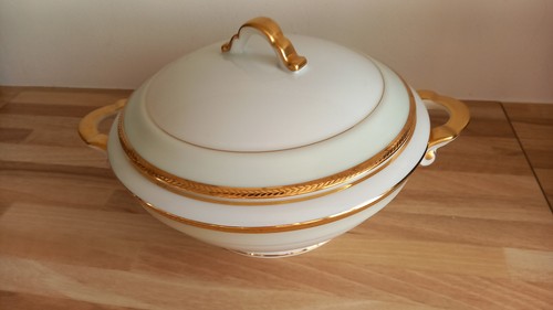 Une soupière porcelaine de - soupière,