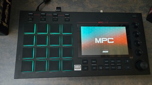 Akai mpc live 18 - akai,