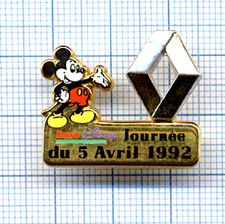 Pin's Arthus Bertrand MICKEY RENAULT EuroDisney journée Ouverture 5 avril 1992