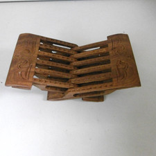 petit lutrin sculpté en bois