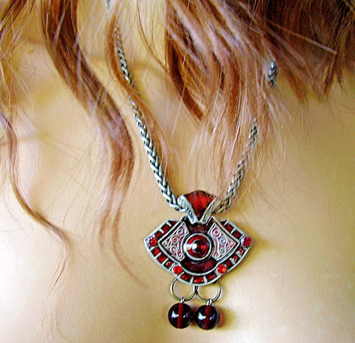 J966 pendentif sa chaîne - et,