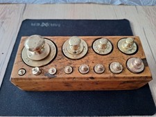 Boite de 12 poids en laiton de