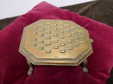 rare grosse rape à fromage,laiton 600g,L 16cm,sur pied