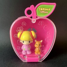 Petite pomme avec 2 figurines