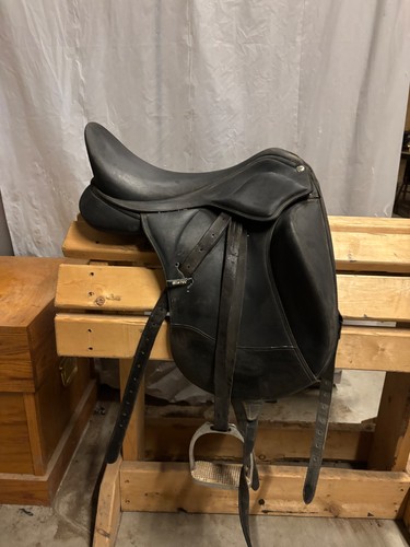 Black wintec dressage saddle - wintec,