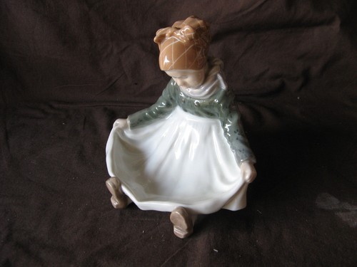 Magnifique statuette fillette