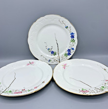 Lot de 3 assiettes plates en porcelaine de Paris XIXe décor fleuri et libellules