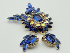 Vintage Juliana D&E Sapphire Blue Rhinestone Brooch Earring Set Demi Parure 60s