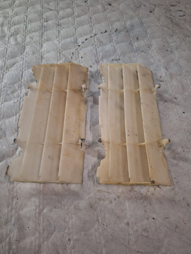 Grilles protection radiateurs - grilles,