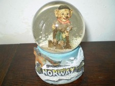 GLASS SNOWBALL COUNTRY OF THE WORLD: NORWAY NORWAY - ELF ON SKIS
