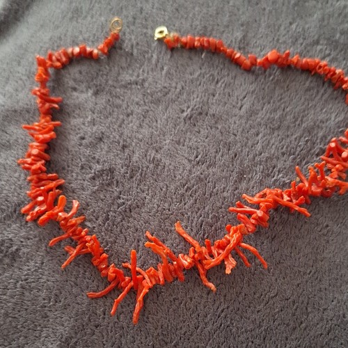 Collier corail rouge brut