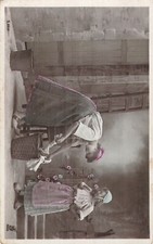 CP WOMEN'S LAUNDRY LAUNDRY BASKET LITTLE GIRL HOOVES