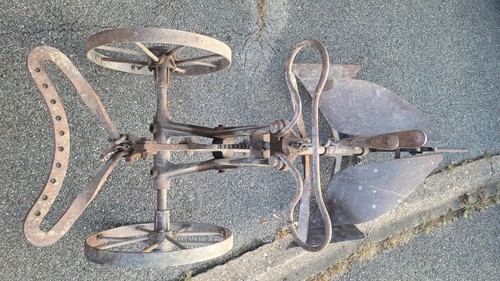Outil agricole ancien - , en