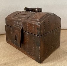 Boite ancienne Cuir Repoussé
