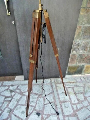 Ancien lampadaire trépied - lampadaire,