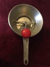 Moulin à légumes ancien