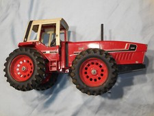 TRES  ANCIEN TRACTEUR