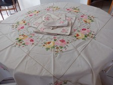 nappe ronde neuve  appliques