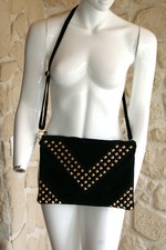 Sac à main noir avec clous