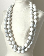 COLLIER en PIERRE BLANC