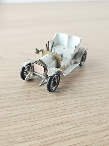 Voiture miniature vintage