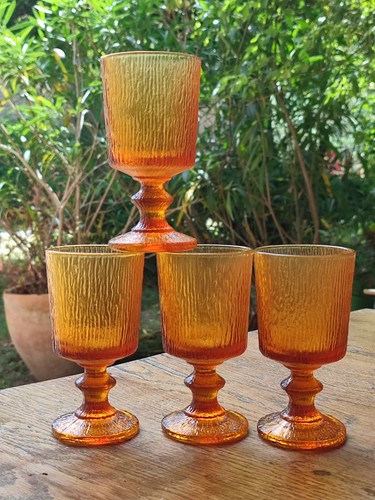 Anciens verres pied - 4, À