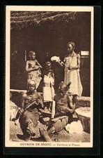 Old postcard Ouvroir de Ségou, Cardeuse et Spinner 