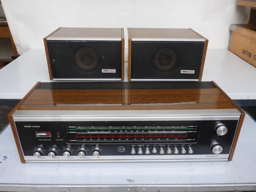 Ancienne radio avec - ancienne,