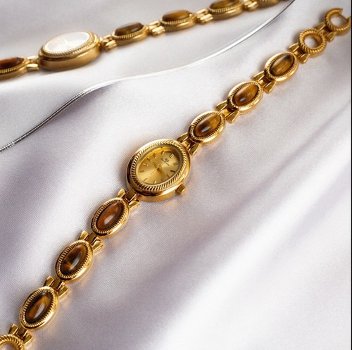 Gold old money tiger eyes