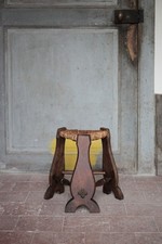 Tabouret bois et jonc tripode