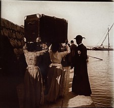 ITALY Capri Le Port Transport of a suitcase c1900 Photo Stereo Plate Vintage 