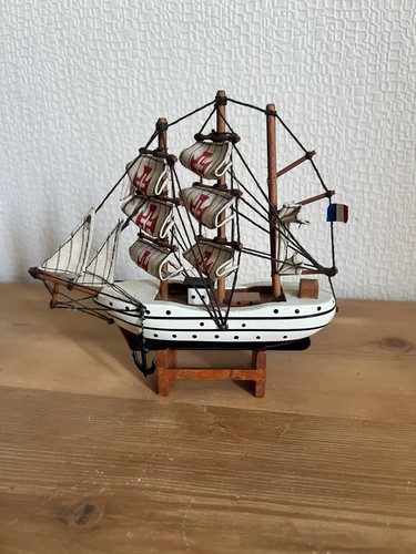 Petite maquette bateau - petite, de