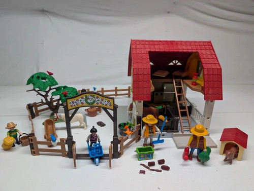 Playmobil ranch avec poneys