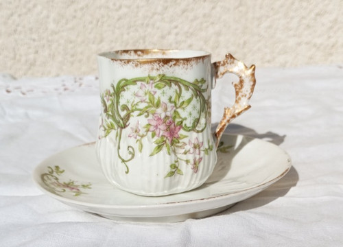 Ancienne tasse sous - et,