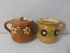 anciens pots en terre cuite