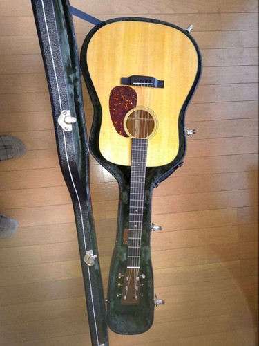 Martin 18 guitare - c.f.,