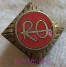 BG11034 - RED AND GOLD LIBRARY READERS CLUB BADGE BADGE