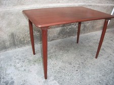 Table basse scandinave en bois massif, VINTAGE,  59 X 39 cm H.41,5 cm