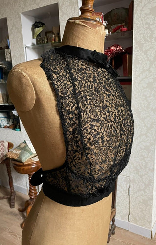 Dos dentelle noire - en,