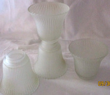 lot de 4 Tulipes abat jour pour luminaire en verre pressé opaque H. 11,5 cm