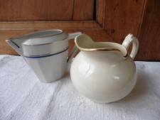 lot de 2 cruches à lait : faîence HAMAGE et porcelaine M&S