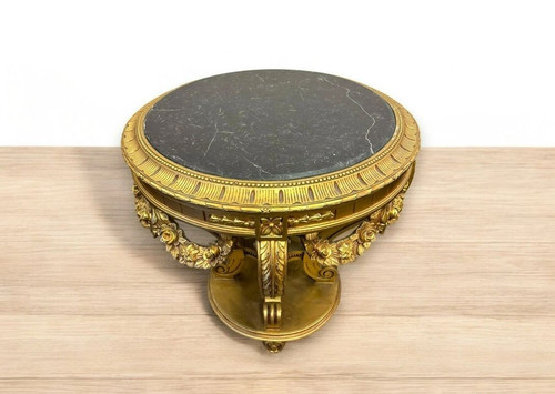 Une table ronde style louis - table,