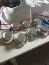 7 tasses en porcelaine