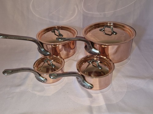 Casseroles avec couvercles - 4,