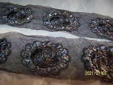 Ancienne application au fil de soie sur tulle. Couleur gris et violet foncé N°57